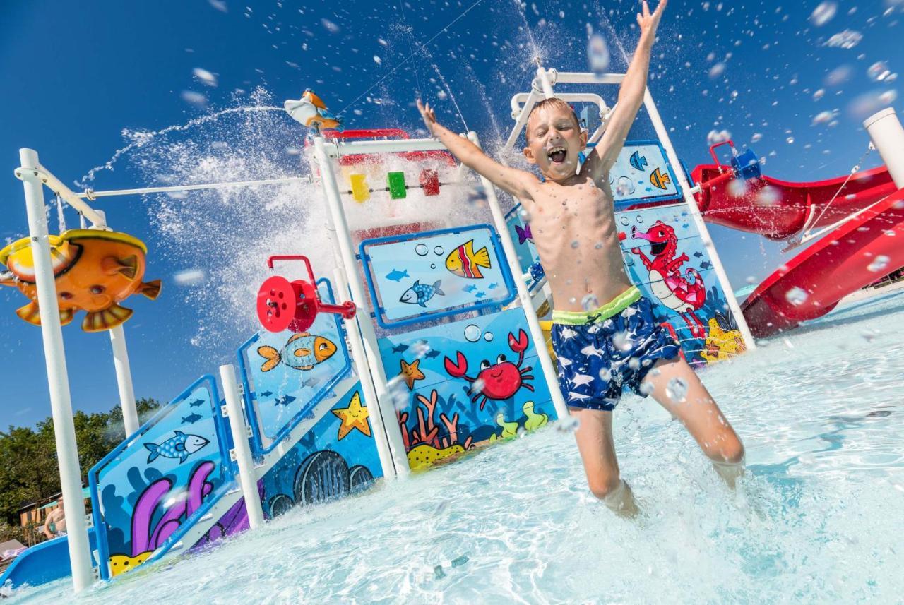 Mobile Homes Premium Relax Park Umag By Camp4You Karigador Eksteriør billede