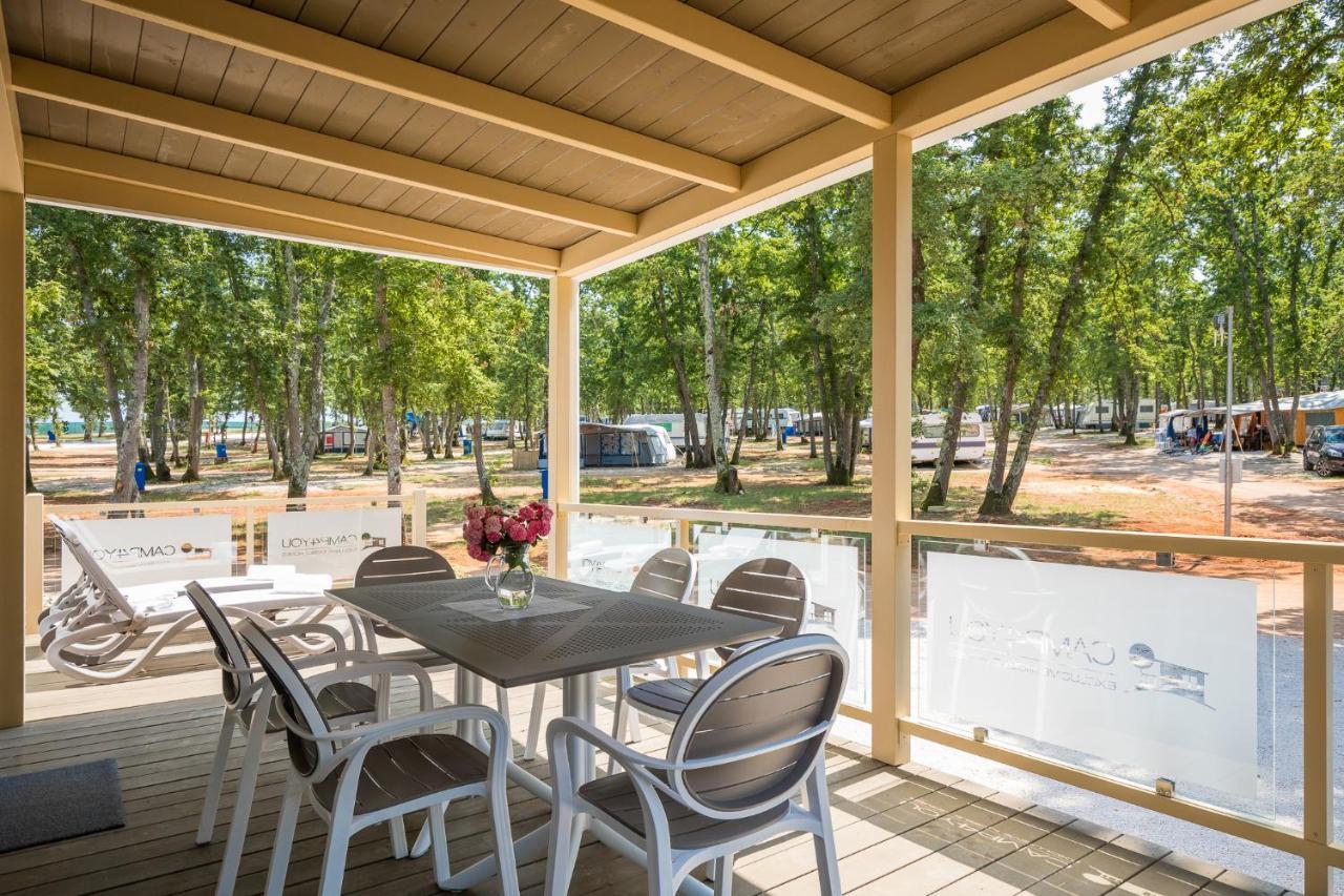 Mobile Homes Premium Relax Park Umag By Camp4You Karigador Eksteriør billede