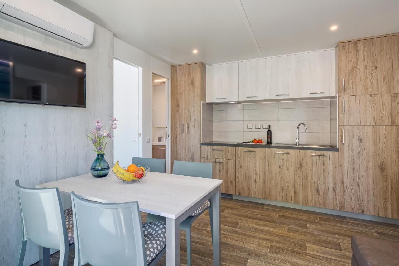 Mobile Homes Premium Relax Park Umag By Camp4You Karigador Eksteriør billede